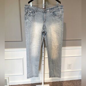 Bongo Fearless 24 light wash distressed heart vintage denim jeans